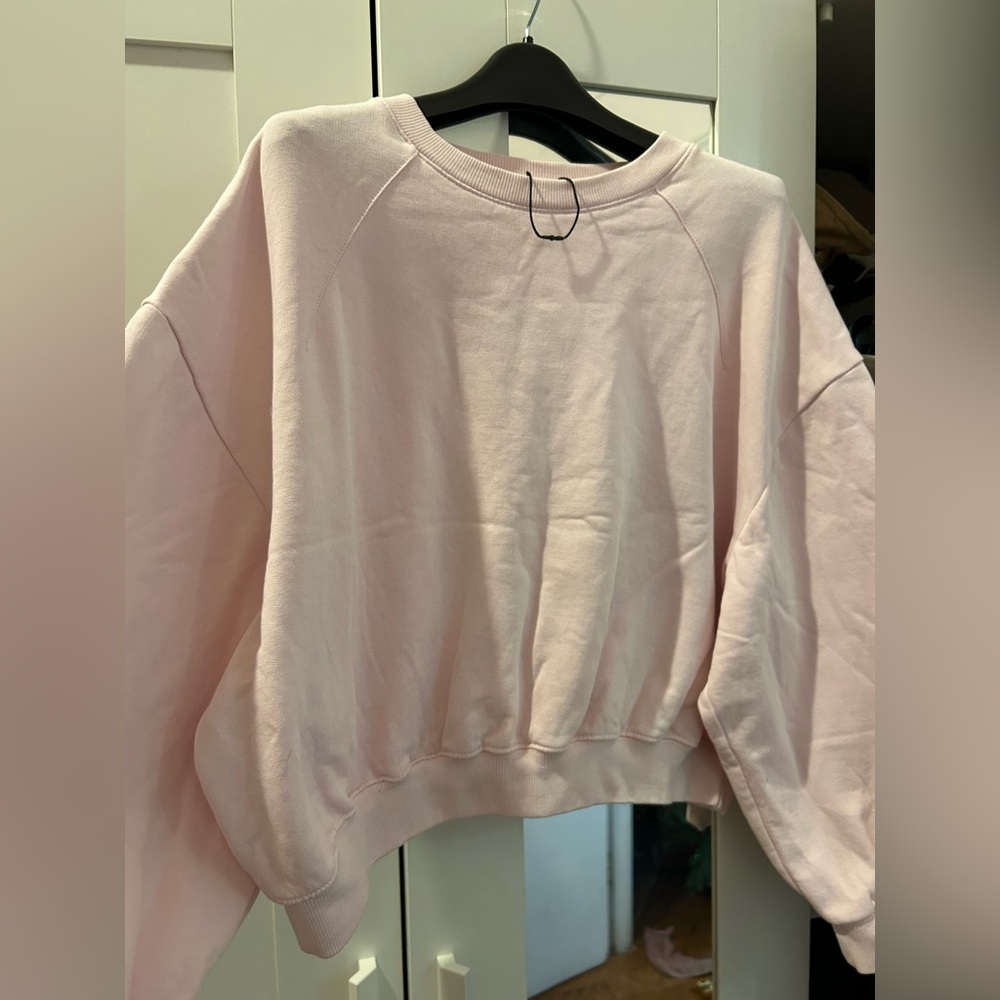 ZARA baby pink sweatshirt 
Size L